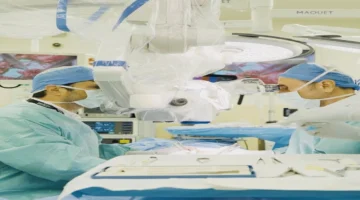 إنجاز طبي بمستشفى كليفلاند.. إجراء أول جراحة روبوتية ناجحة لإعادة بناء الثدي بالإمارات